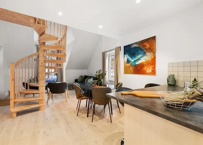 New! Well Eqipped Three Bedroom Penthouse!