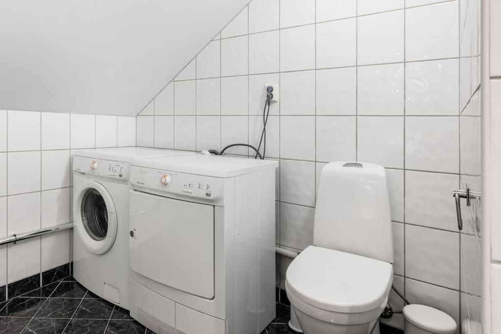 New! Well Eqipped Three Bedroom Penthouse! Lejlighed