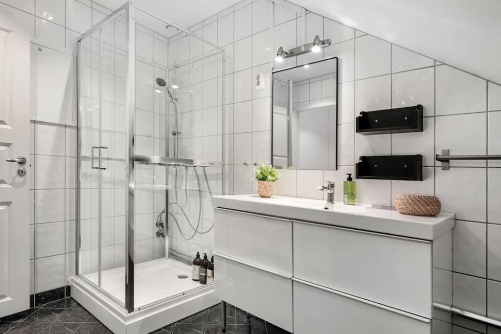 Lejlighed New! Well Eqipped Three Bedroom Penthouse!