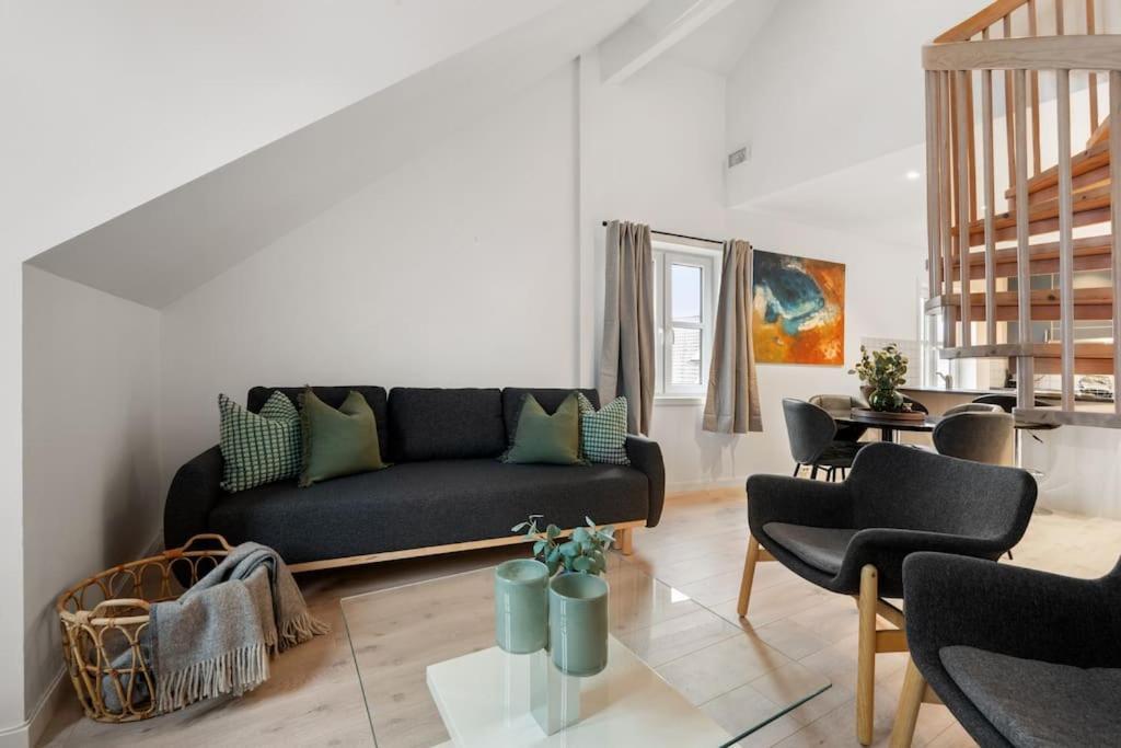 New! Well Eqipped Three Bedroom Penthouse! Appartement *
