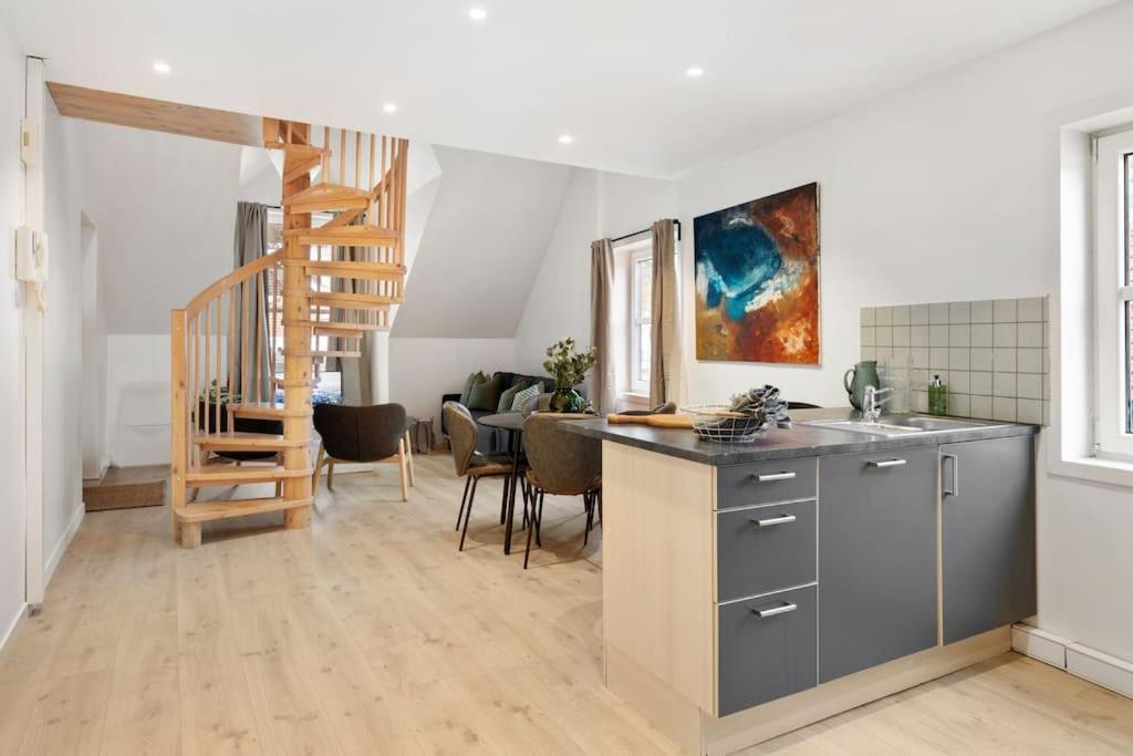 New! Well Eqipped Three Bedroom Penthouse! Appartement *